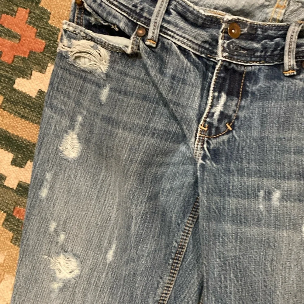 Abercrombie & Fitch Stylish Blue Distressed Women's Jeans - Picture 4 of 12